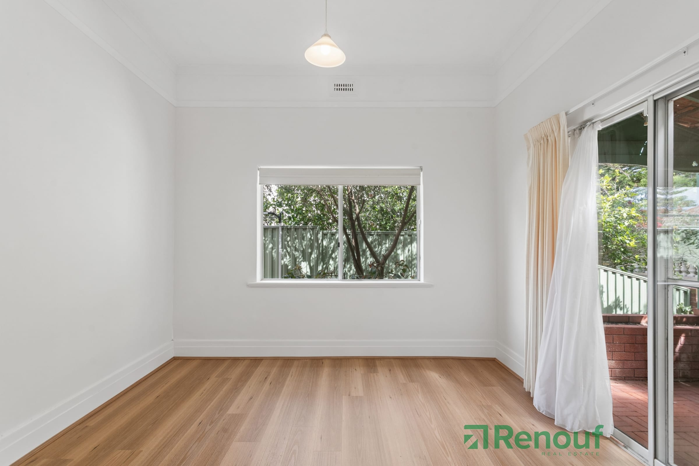 2 De Bernales Walk, Cottesloe