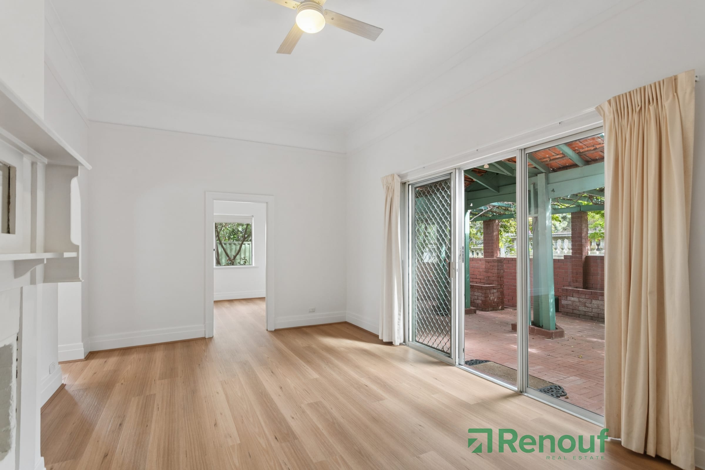 2 De Bernales Walk, Cottesloe