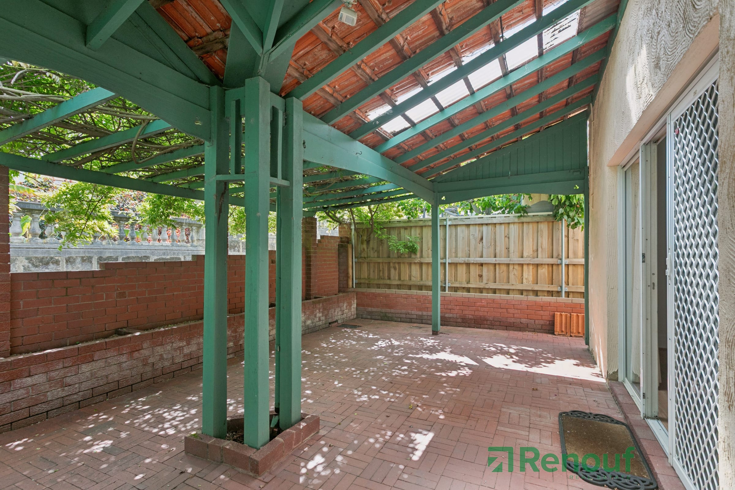 2 De Bernales Walk, Cottesloe
