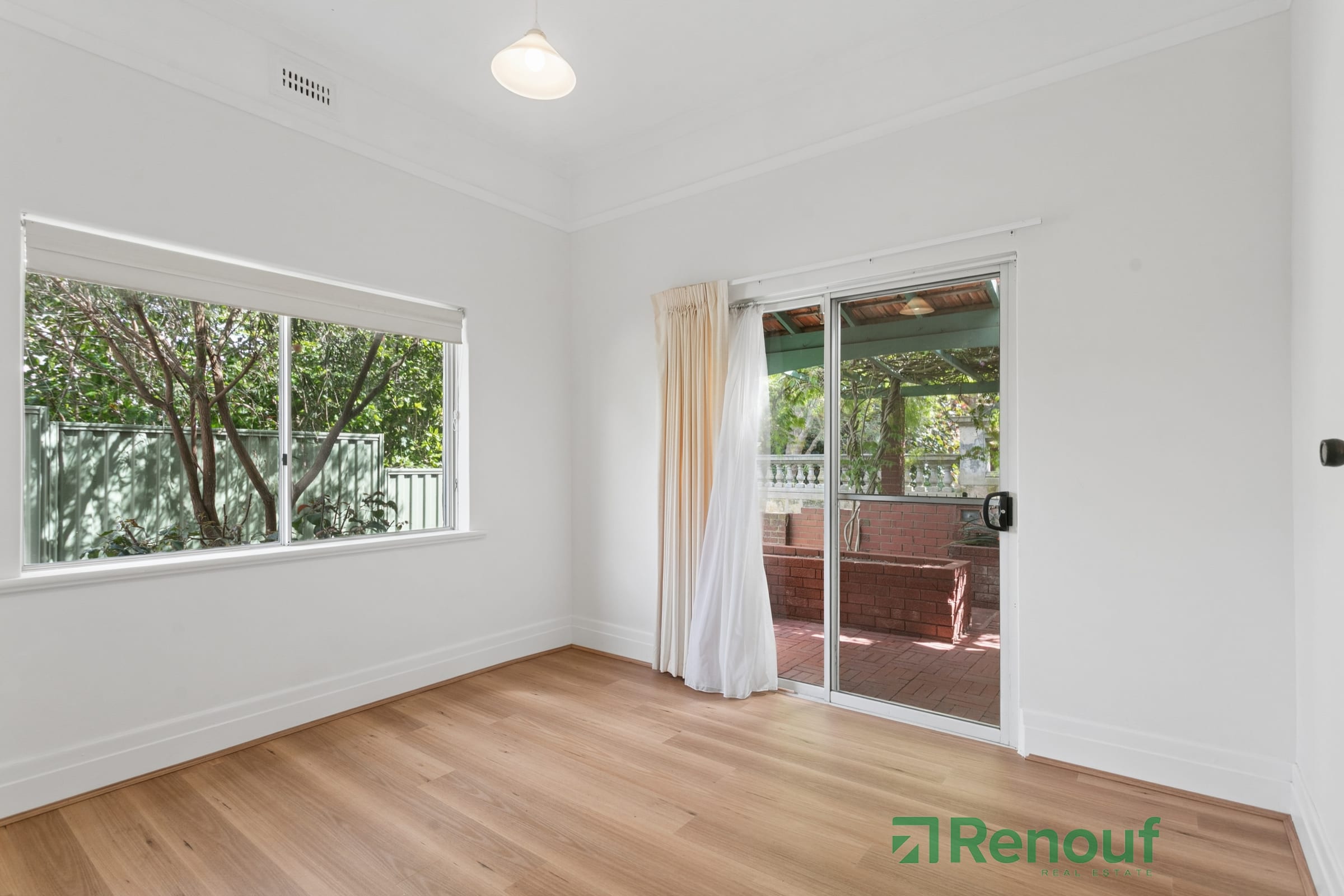 2 De Bernales Walk, Cottesloe