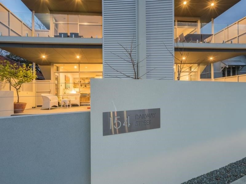 2/154 Railway Street, Claremont