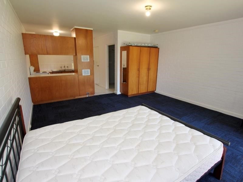 2/212 Hampden Road, Crawley