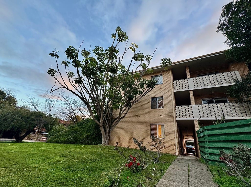 2/11-19 Stirling Road, Claremont