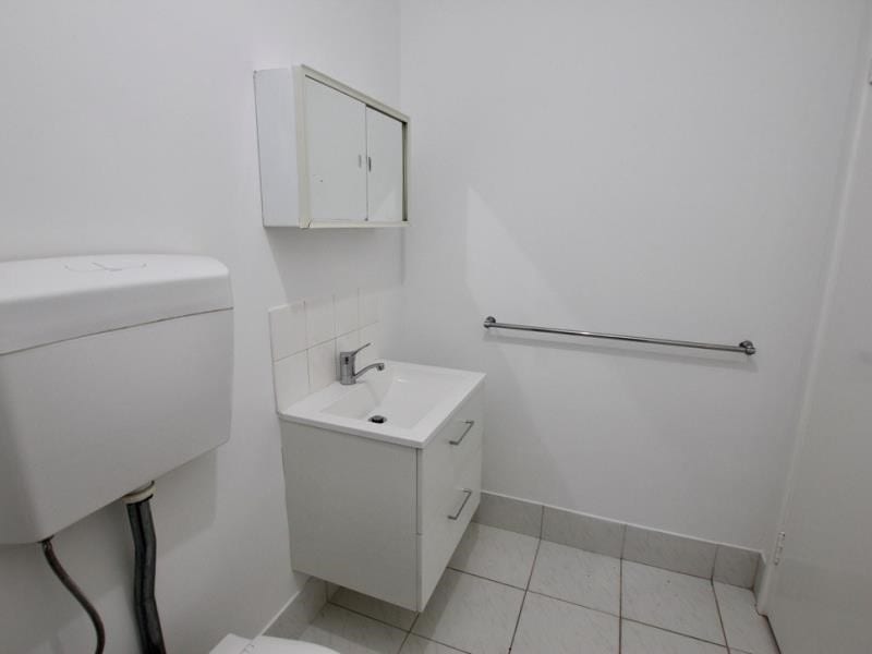 2/212 Hampden Road, Crawley