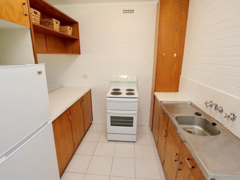 2/212 Hampden Road, Crawley