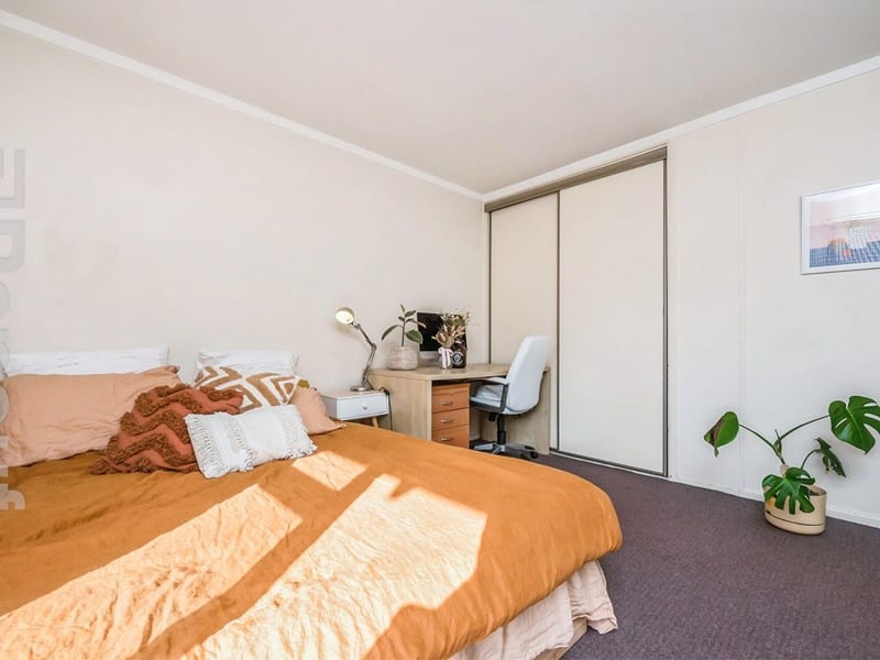 1/28 Caporn Street, Crawley