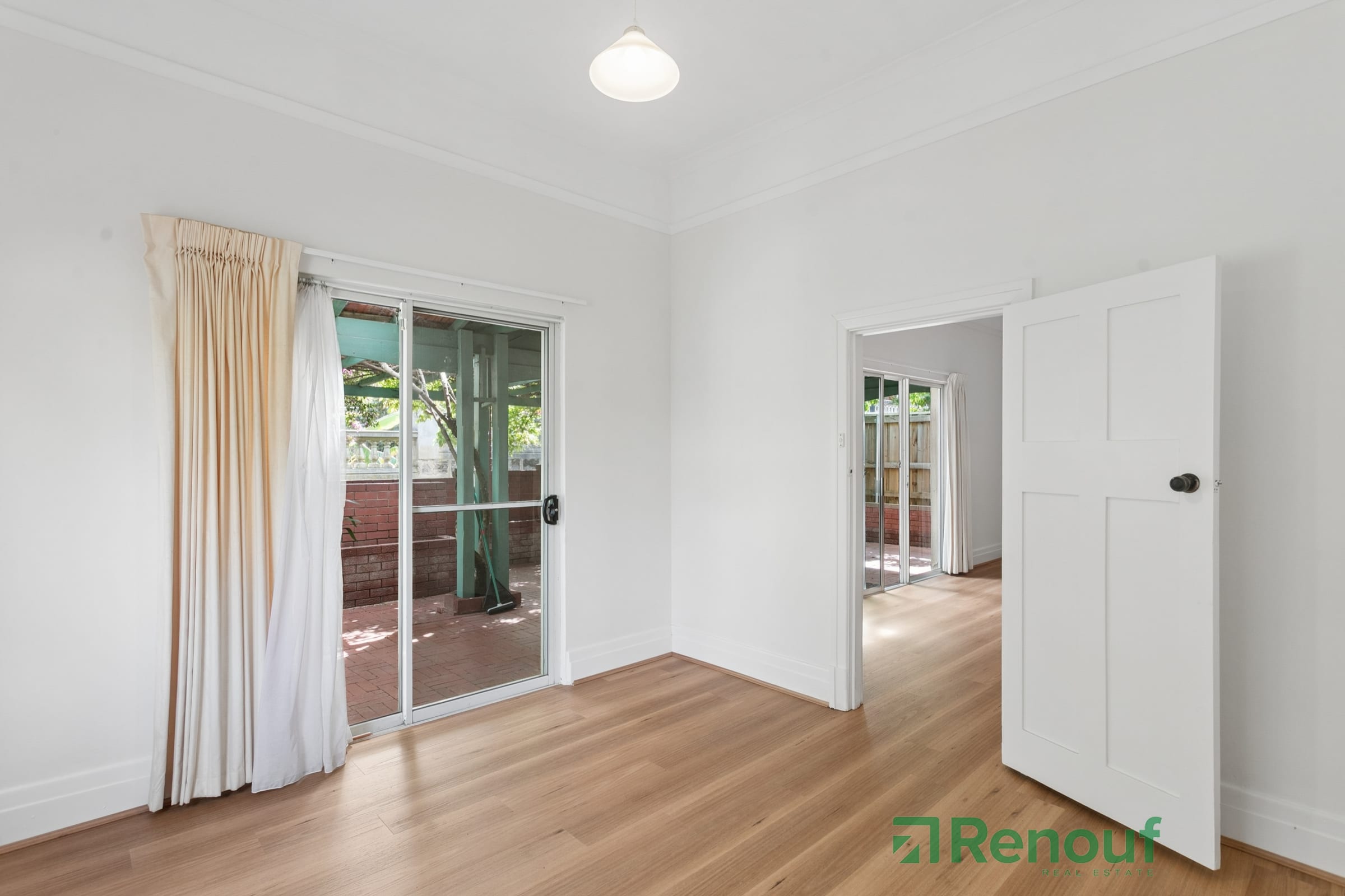 2 De Bernales Walk, Cottesloe