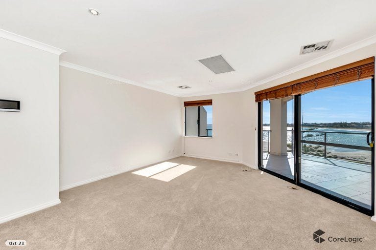 Top lounge, before