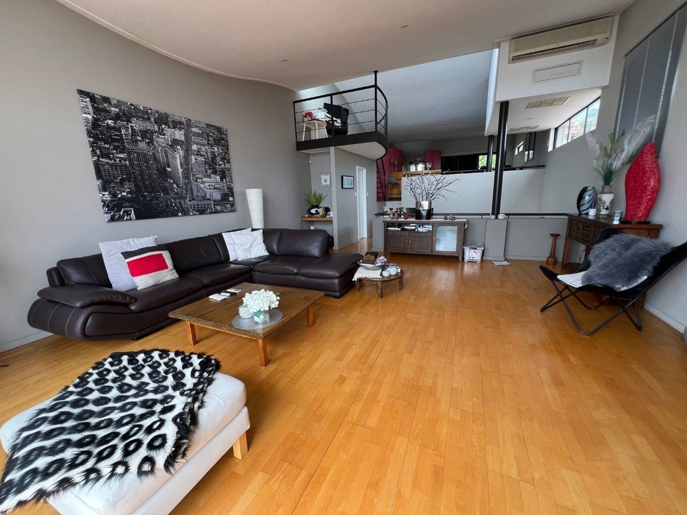Lounge 2, before
